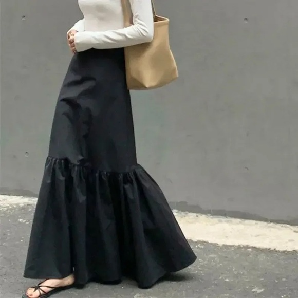 Dresses & Skirts - SOLD!! Vintage Elegant Black Women's Skirt